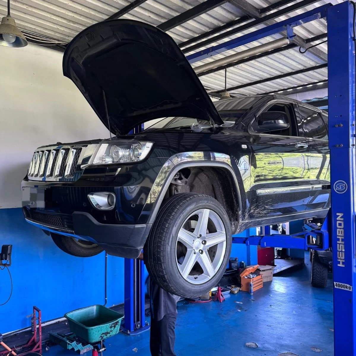 Bunyi Berdecit dari Area Roda pada Jeep Grand Cherokee WK ERB