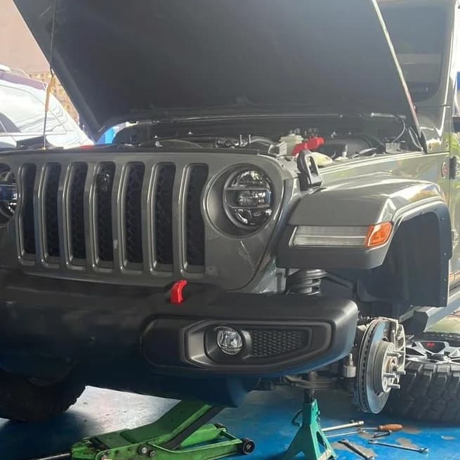 Bunyi Berdecit dari Area Roda pada Jeep Wrangler JL GME-T4