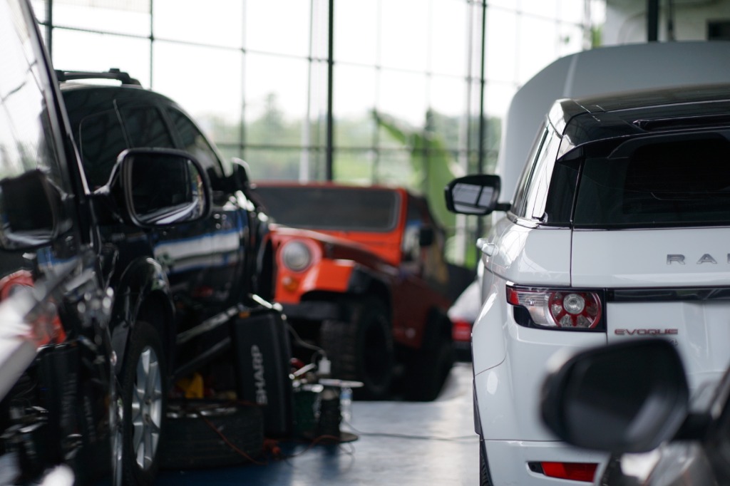 Bengkel dan toko sparepart mobil CBU Eropa Amerika